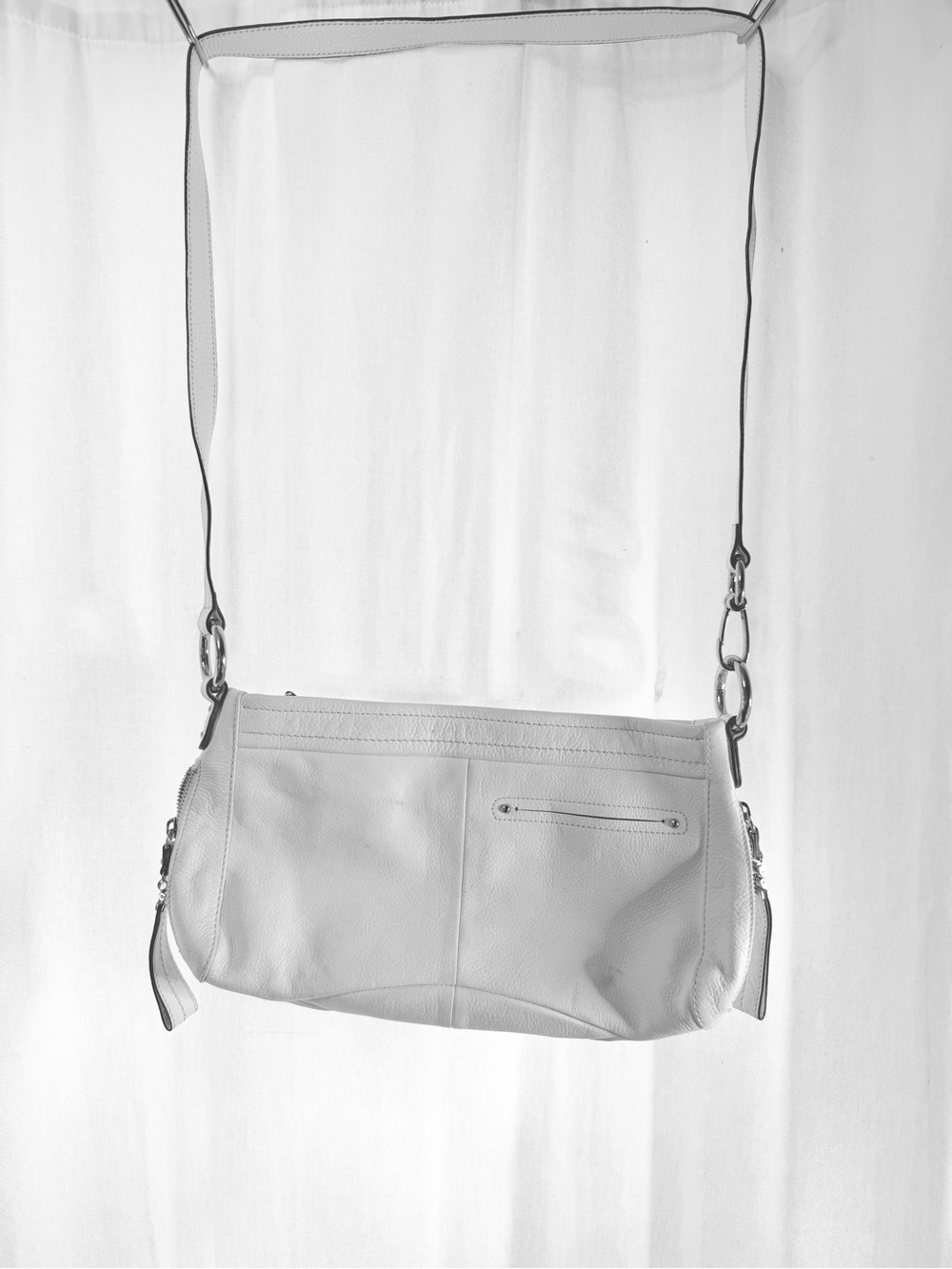 B. Makowsky White Pebbled Leather Shoulder Bag Chain Strap Slouchy Hobo
